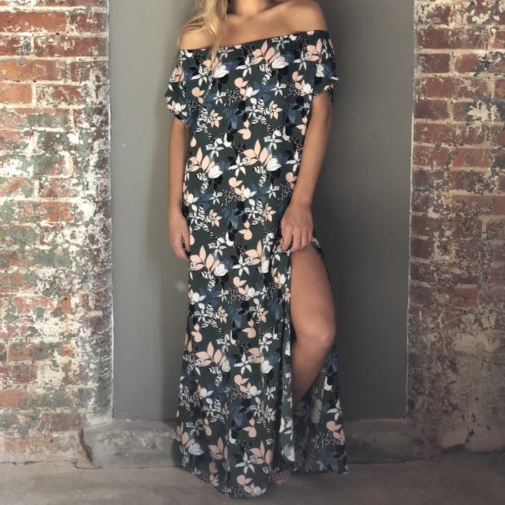 CLEAR OUT SALE*** Aila Blue Ellie Dress